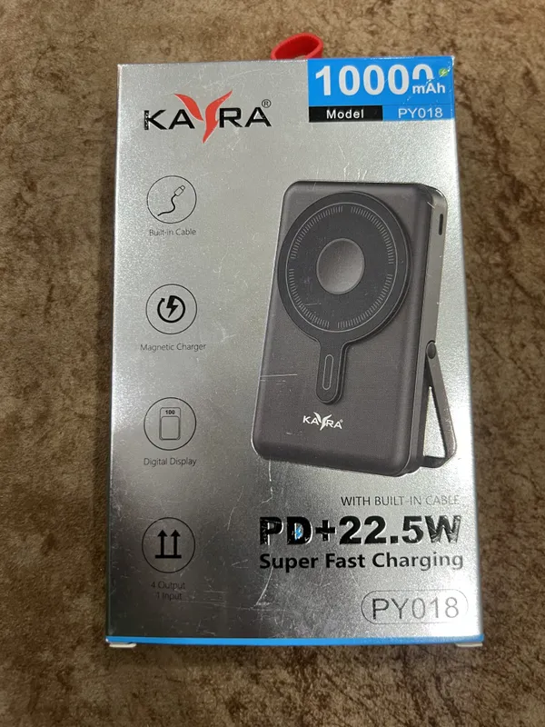 White_10000Mah_Magnetic_Power_Bank_With_Built_And_In_Cable