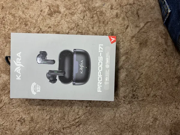 Black_Propods_And_171_Wireless_Earbuds_With_Charging_Case