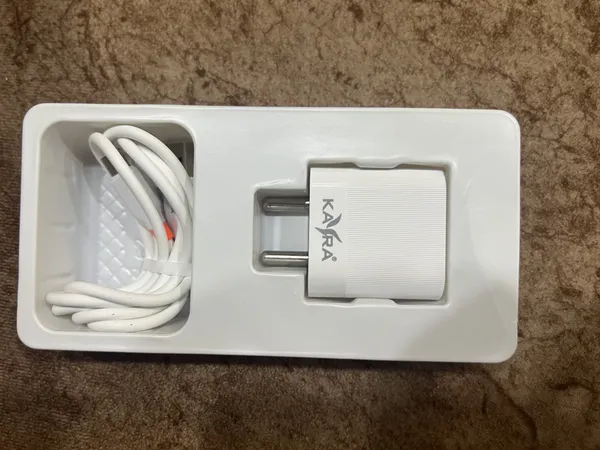 White_Wall_Charger_With_Usb_Charging_Cable
