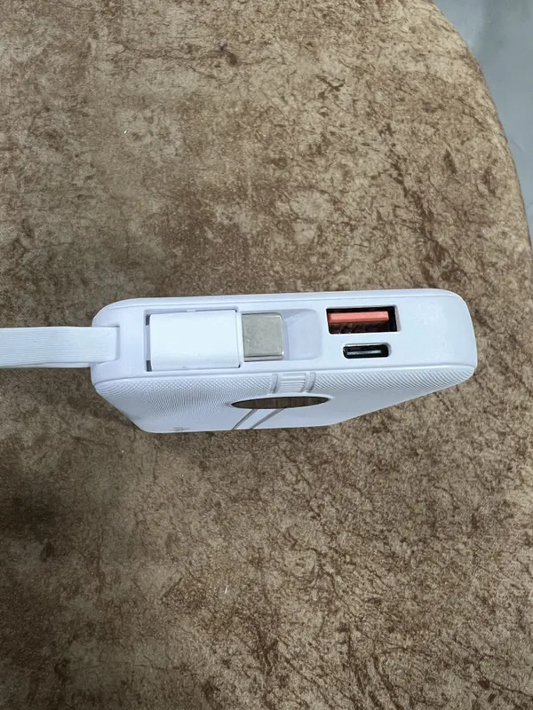White_10000Mah_Power_Bank_With_Built_And_In_Lightning_Cable