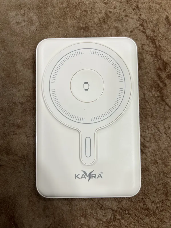 White_10000Mah_Magnetic_Power_Bank_With_Built_And_In_Cable