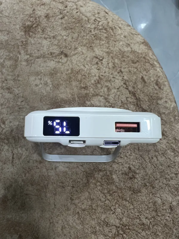 White_10000Mah_Magnetic_Power_Bank_With_Built_And_In_Cable