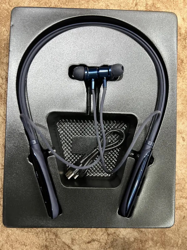 Grey_And_Blue_And_Wireless_Neckband_In_And_Ear_Earphones