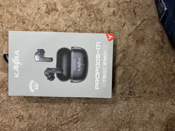 Black_Propods_And_171_Wireless_Earbuds_With_Charging_Case