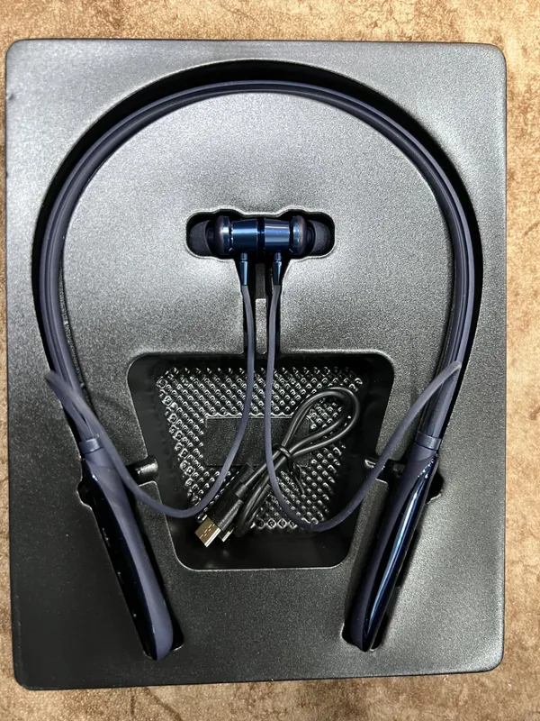 Grey_And_Blue_And_Wireless_Neckband_In_And_Ear_Earphones