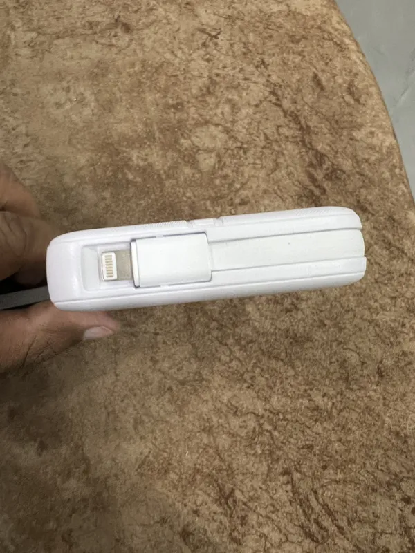 White_10000Mah_Power_Bank_With_Built_And_In_Lightning_Cable
