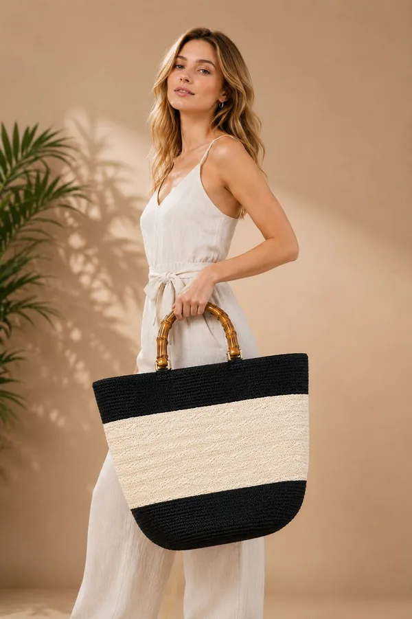 Black_handle_bag_with_wooden_handle_