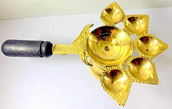 Brass_Diya_With_Wooden_Handle