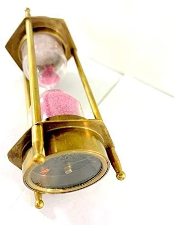 Brass_Hourglass_With_Compass