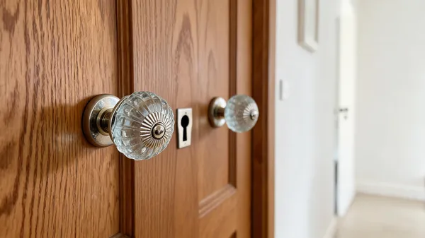 Glass_Door_Knob_White_For_Home_And_Office