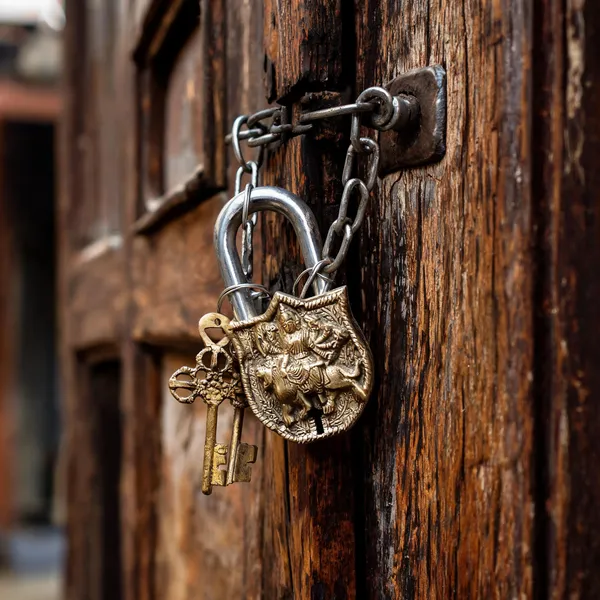 Brass_Padlock_With_Keys_Gold
