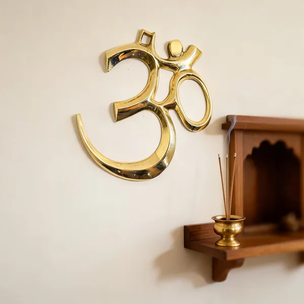 Brass_Wall_Hanging_Om_Symbol_Gold