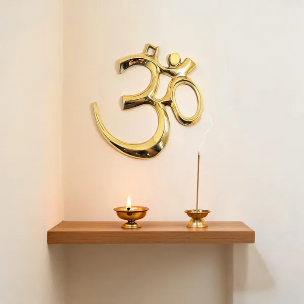 Metal_Brass_Wall_Hanging_Om_Symbol_Showpiece