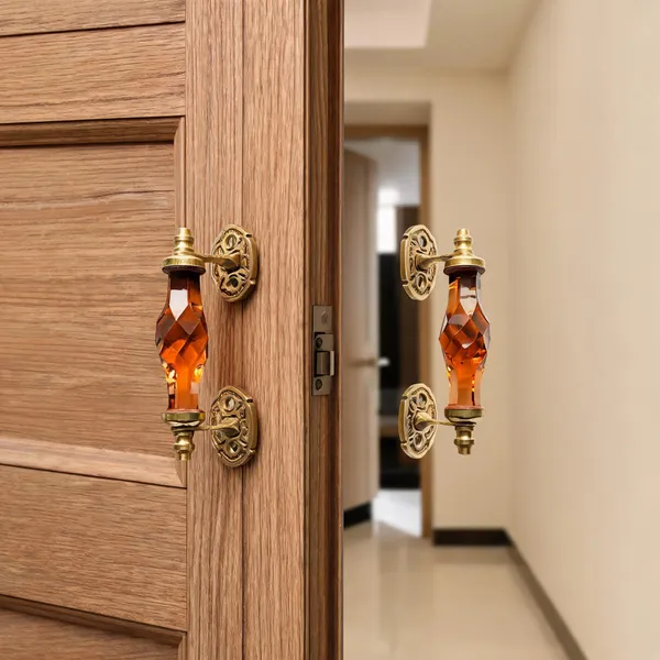 Crystal_Cut_Glass_Door_Handle_With_Brass_Mount