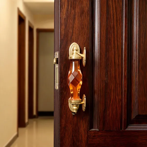 Crystal_Cut_Glass_Door_Handle_With_Brass_Fitting