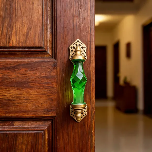 Crystal_Cut_Glass_Door_Handle_With_Brass_Fitting