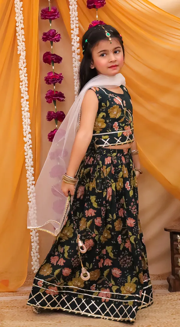 Black_Cotton_Floral_Print_Lehenga_Choli_For_Girls