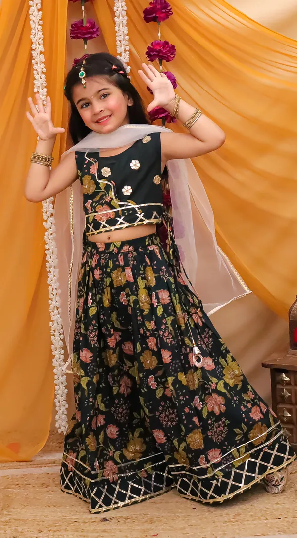 Black_Cotton_Floral_Print_Lehenga_Choli_For_Girls