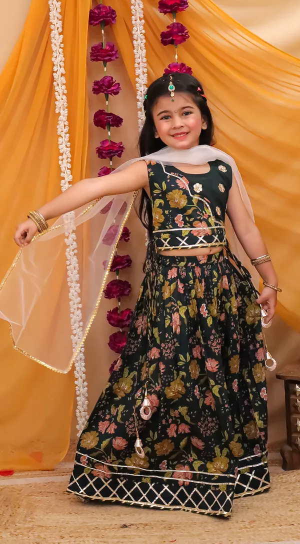 Black_Cotton_Floral_Print_Lehenga_Choli_For_Girls