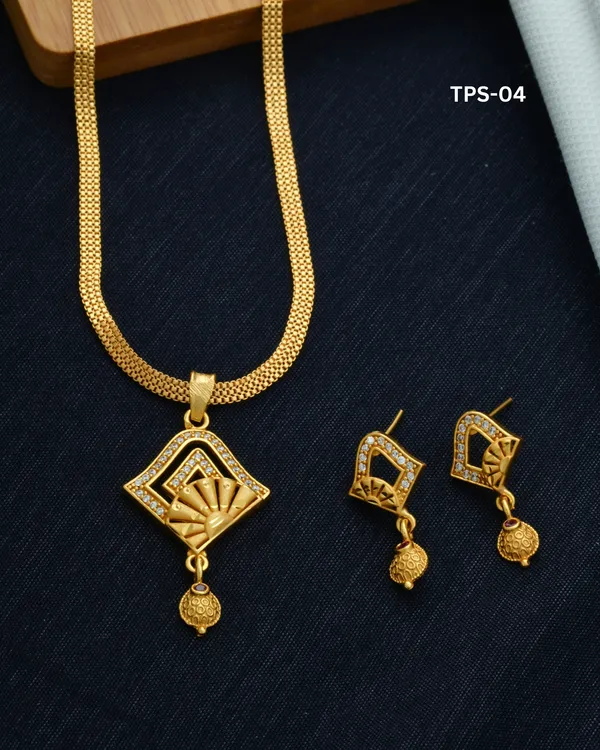 Gold_Tone_Fan_Pendant_Stone_Studded_Necklace_And_Earrings_Set_For_Women
