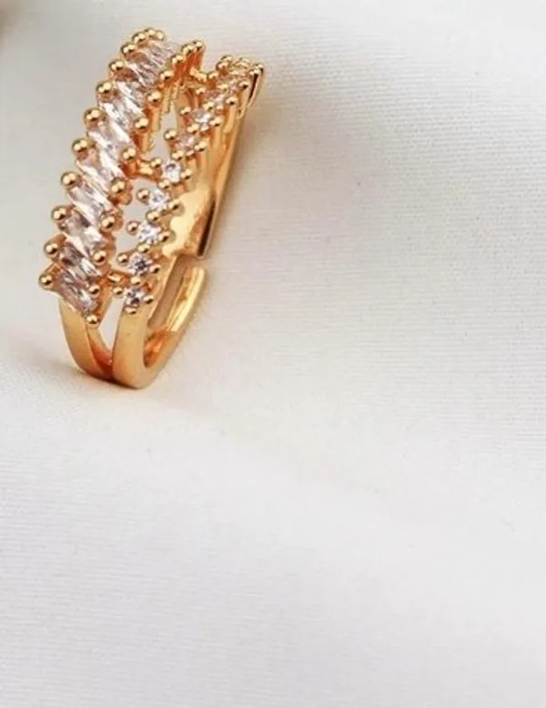 Gold_Cz_Faceted_Stone_Raised_Band_Ring_For_Women