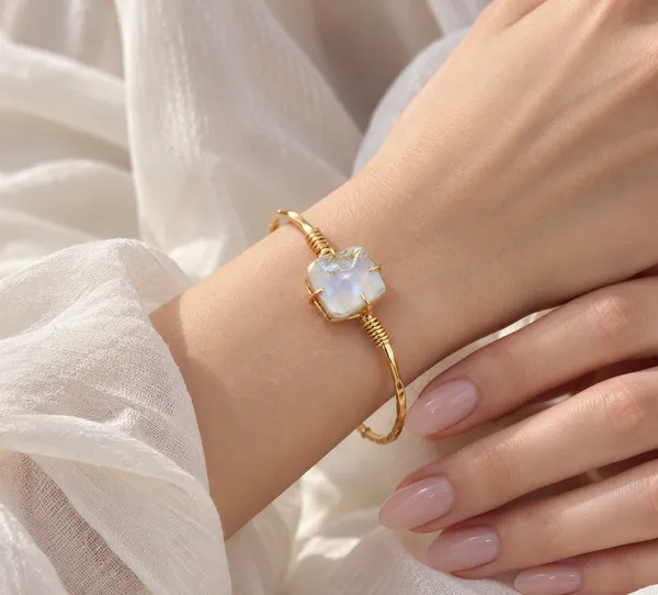 BAROQUE_BAND_–_Handcrafted_Gold-Plated_Cuff_Bracelet_with_Pearl