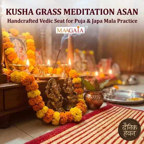 Kusha_Grass_Asan_Red_Border_18x18_Inch