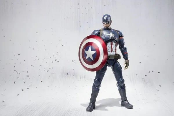 16_CM_Captain_America_figure