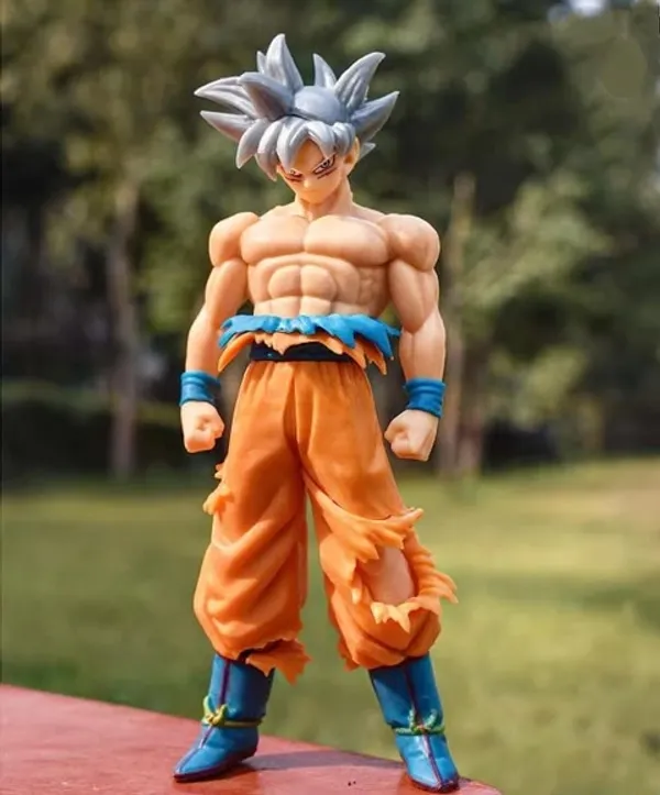 Goku_silver_hair_standing