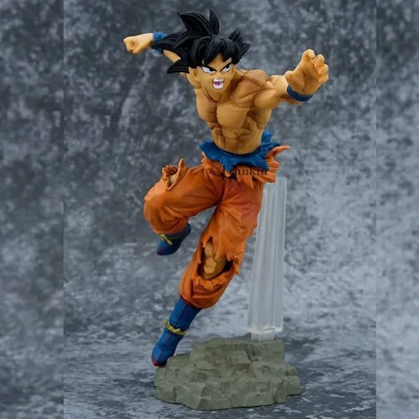Battle-Damaged_Goku_PVC
Statue