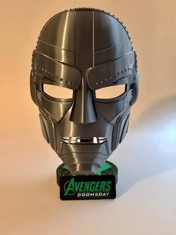 Dr._Doom_Mask_-_Cosplay_Collectible