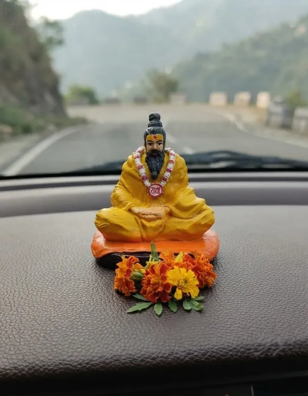 Orange_And_Gold_Resin_Spiritual_Seated_Sage_(Premanand_Maharaj)_Painted_Idol
