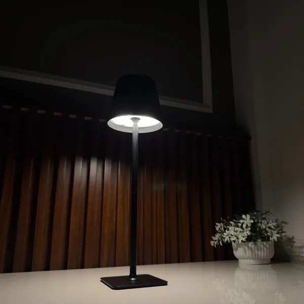 Metal_Modern_Touch_Control_Rechargeable_Black_Table_Lamp