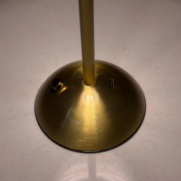 Metal_Minimalist_Pleated_Gold_Table_Lamp