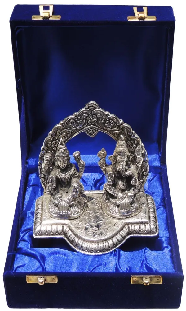 Showpiece_Aluminium_Modern_LG_-_5.5x3.3x4.5_inch_(AS076)