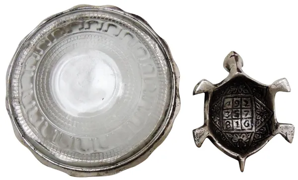 Showpiece_Tortoise_StatueWith_Glass_Plate-_5.6x5.6x1.2_inch_(AS154_S)
