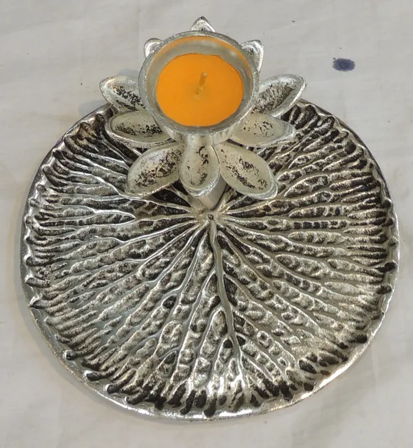 Aluminium_Showpiece_Plate_T-Light_Holder_-_7x6.2x2_Inch_(AS500_S)