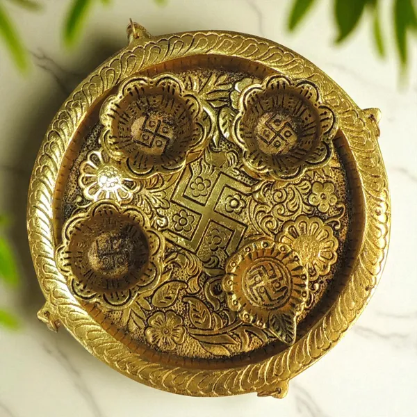 Aluminium_Showpiece_Puja_Thali_With_Deepak_-_5.5x5.5x1.5_Inch_(AS505_G)