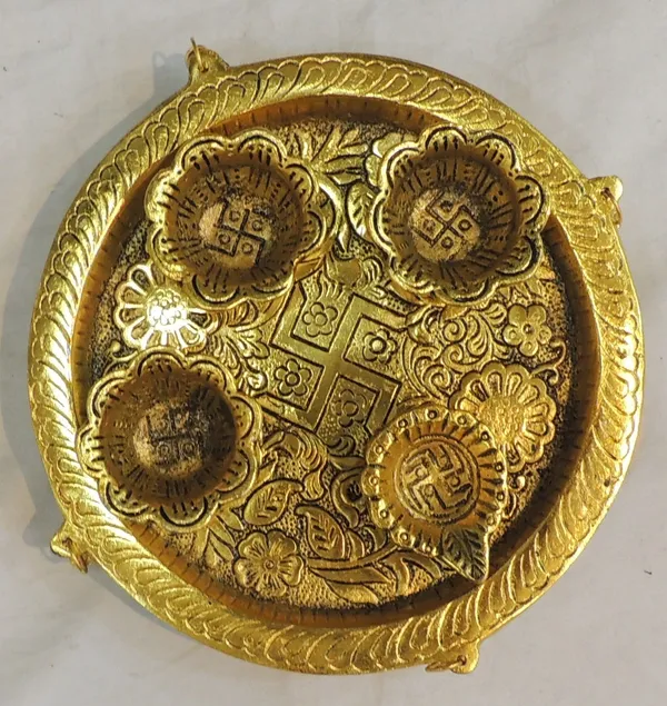 Aluminium_Showpiece_Puja_Thali_With_Deepak_-_5.5x5.5x1.5_Inch_(AS505_G)