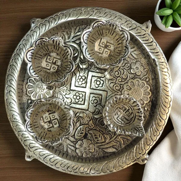 Aluminium_Showpiece_Puja_Thali_With_Deepak_-_5.5x5.5x1.5_Inch_(AS505_S)
