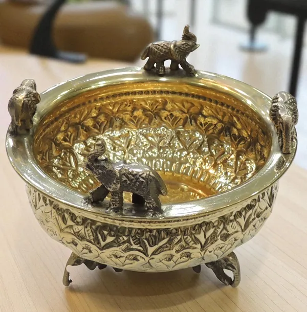 Brass_Decorative_Antique_Elephant_Urli_-_6x6x4.5_Inch_(AT072_B)