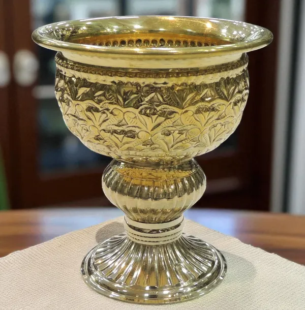 Brass_Decorative_Bowl_With_Stand_-_4.2x4.2x4.6_Inch_(AT073_B)