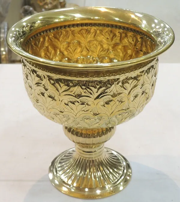 Brass_Decorative_Bowl_With_Stand_-_5.5x5.5x6.5_Inch_(AT073_C)