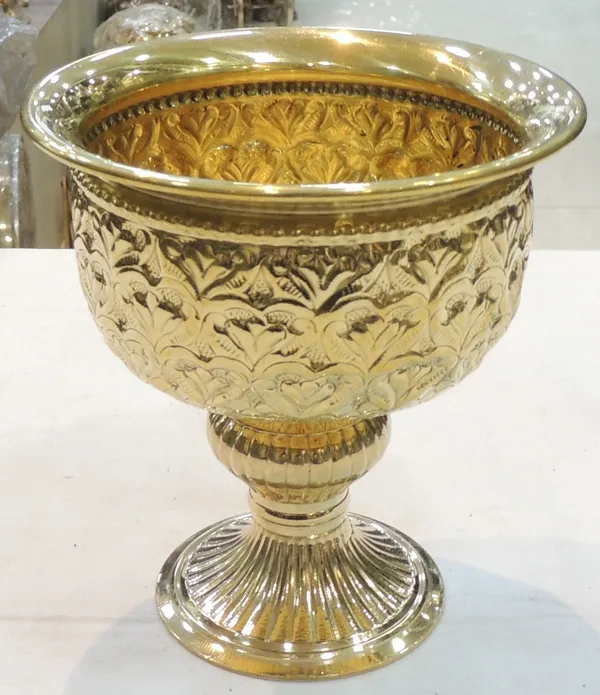 Brass_Decorative_Bowl_With_Stand_-_5.5x5.5x6.5_Inch_(AT073_C)