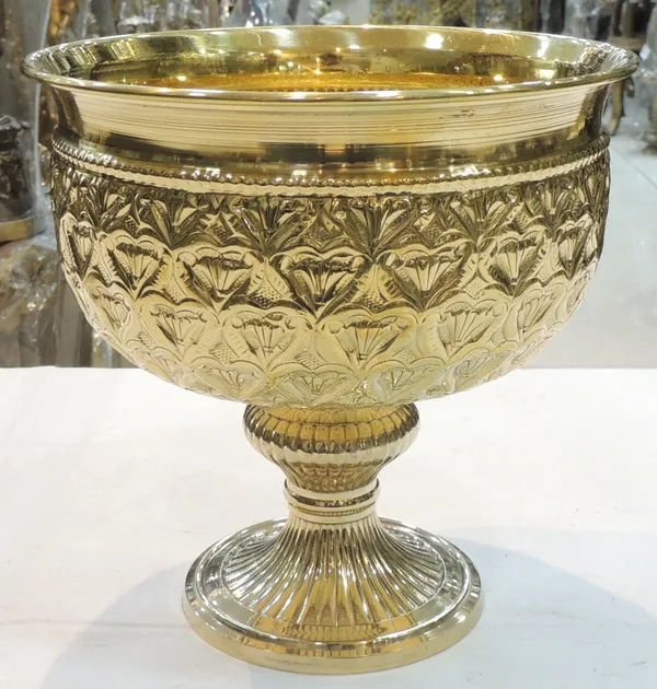 Brass_Decorative_Bowl_With_Stand_-_8x8x8_Inch_(AT073_D)