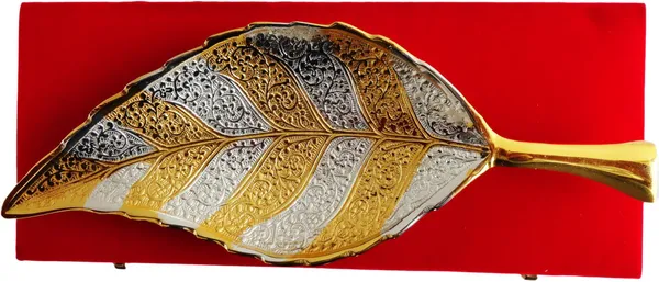 Brass_Decorative_Neem_Leaf_Two_Tone_Platter_(B124)