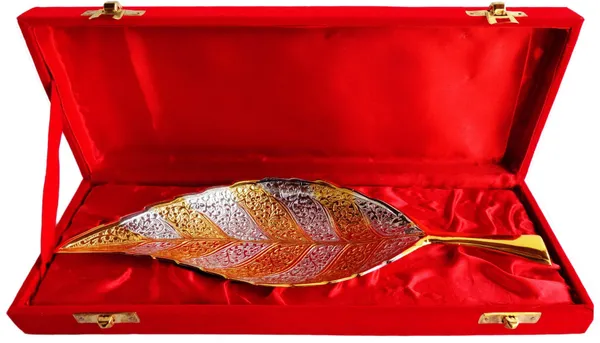 Brass_Decorative_Neem_Leaf_Two_Tone_Platter_(B124)