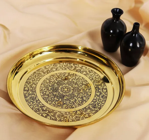 Brass_Thali_Embose_Design_-_14x14x1.2_inch_(BC117_D)