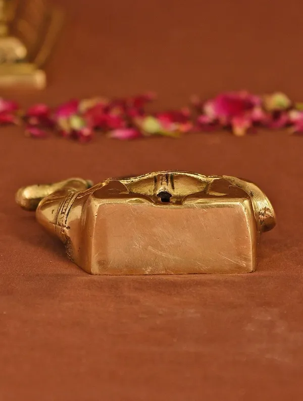 Brass_Showpiece_&_Working_Camel_Shape_Lock_-_4x1.3x4.5_Inch_(BS1486_C)