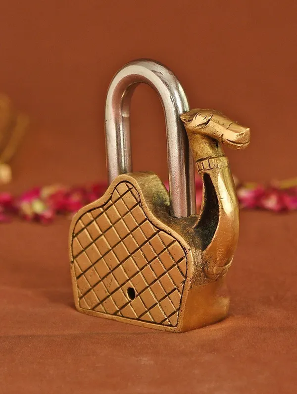 Brass_Showpiece_&_Working_Camel_Shape_Lock_-_4x1.3x4.5_Inch_(BS1486_C)